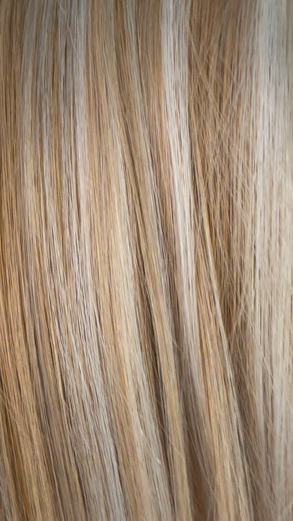 Tape-in Extensions – Farbe: Butterscotch